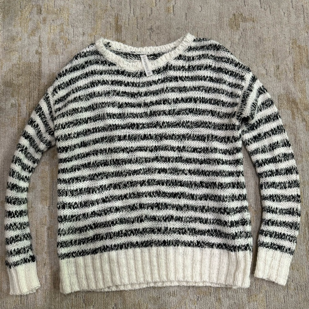 AEROPOSTALE Women’s knit stripped sweater XS
